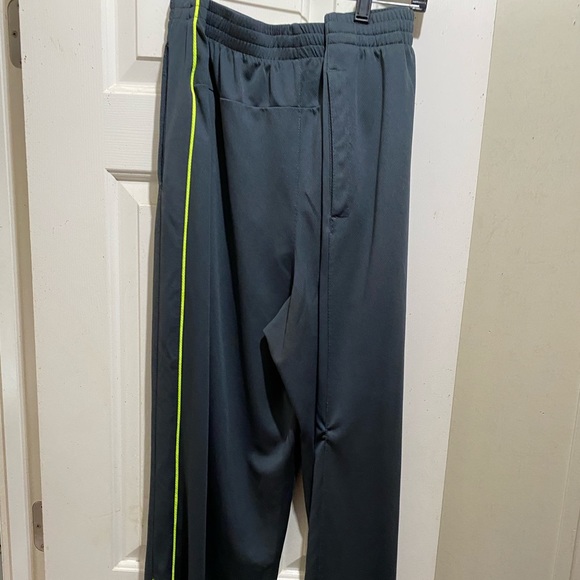 grey and yellow sweats - Picture 2 of 10